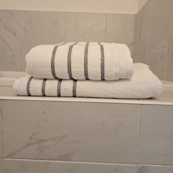 Premium Cotton Bath Towel, Lightweight and Highly Absorbent, Quick Drying (1 Pc) - Picture 5 of 6